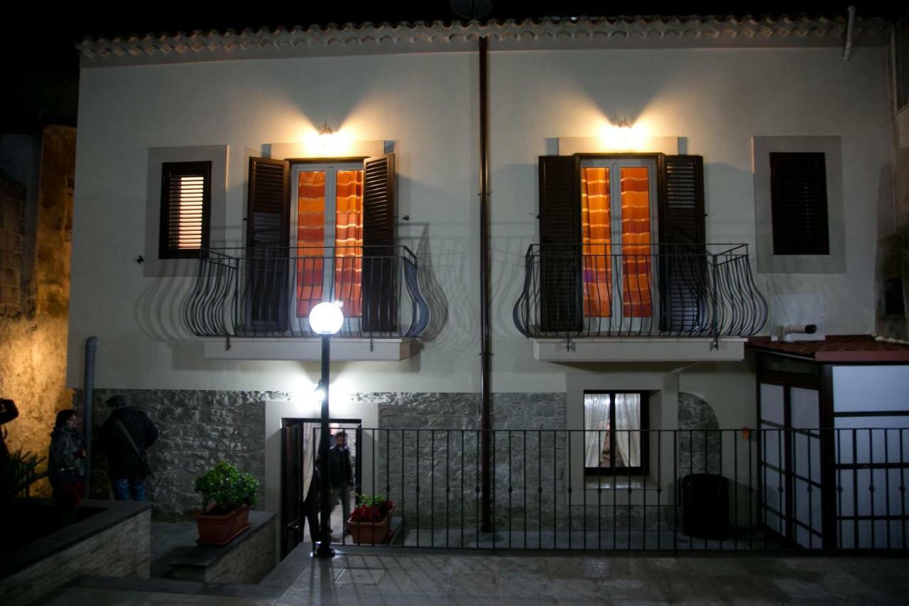 Bed&Breakfast Via Venezia Regalbuto Exterior foto