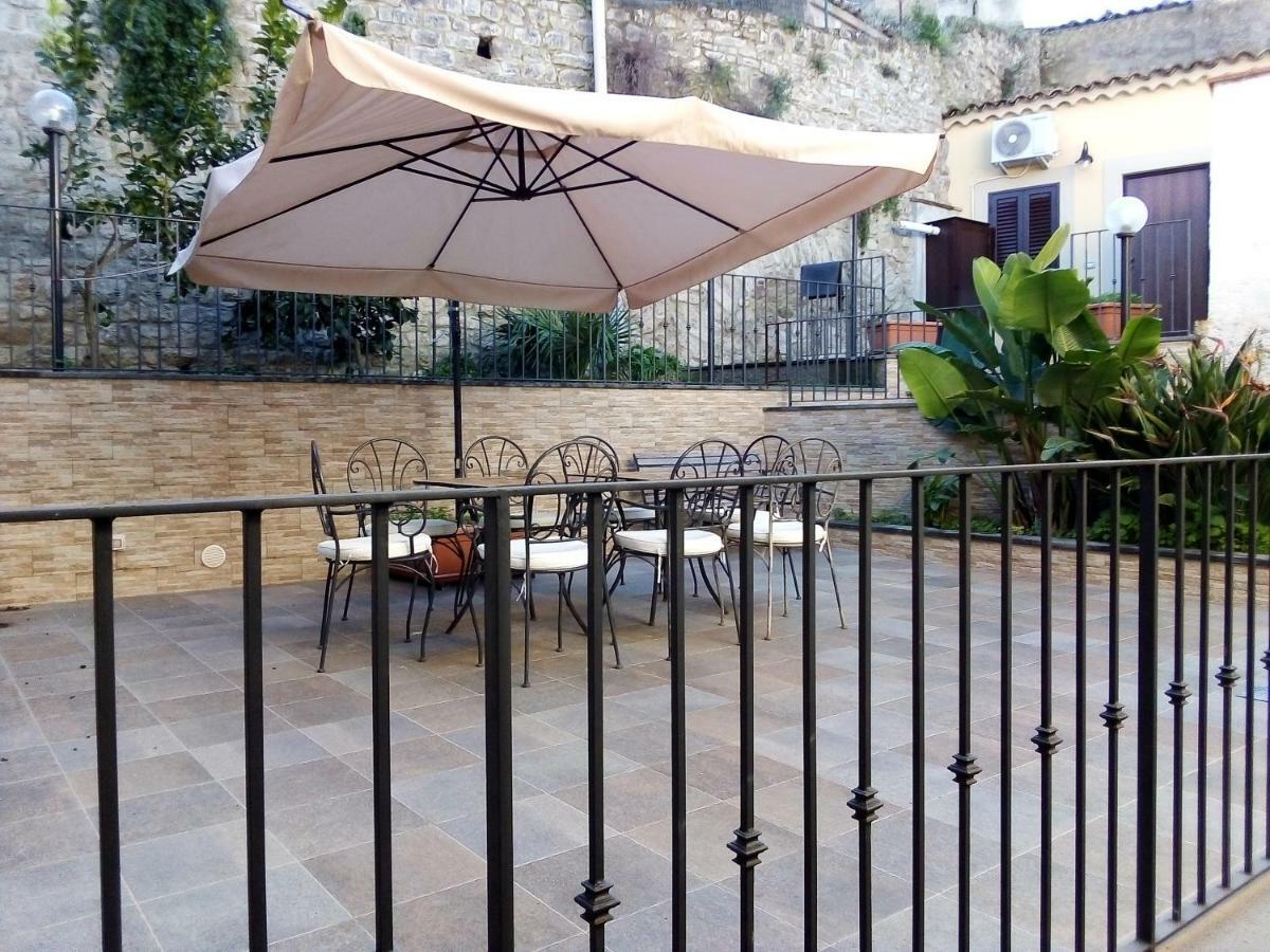 Bed&Breakfast Via Venezia Regalbuto Exterior foto
